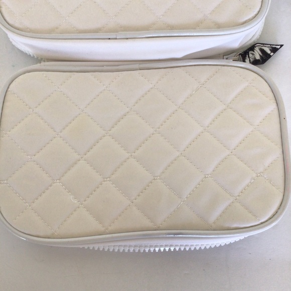 TRISH MCEVOY QUILTED WHITE MAKEUP BAG - Picture 9 of 13